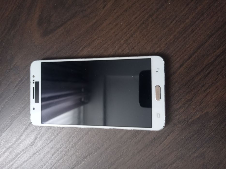 Самсунг. J7 2016