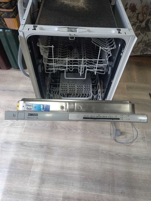 Посудомийка zanussi zdt5152