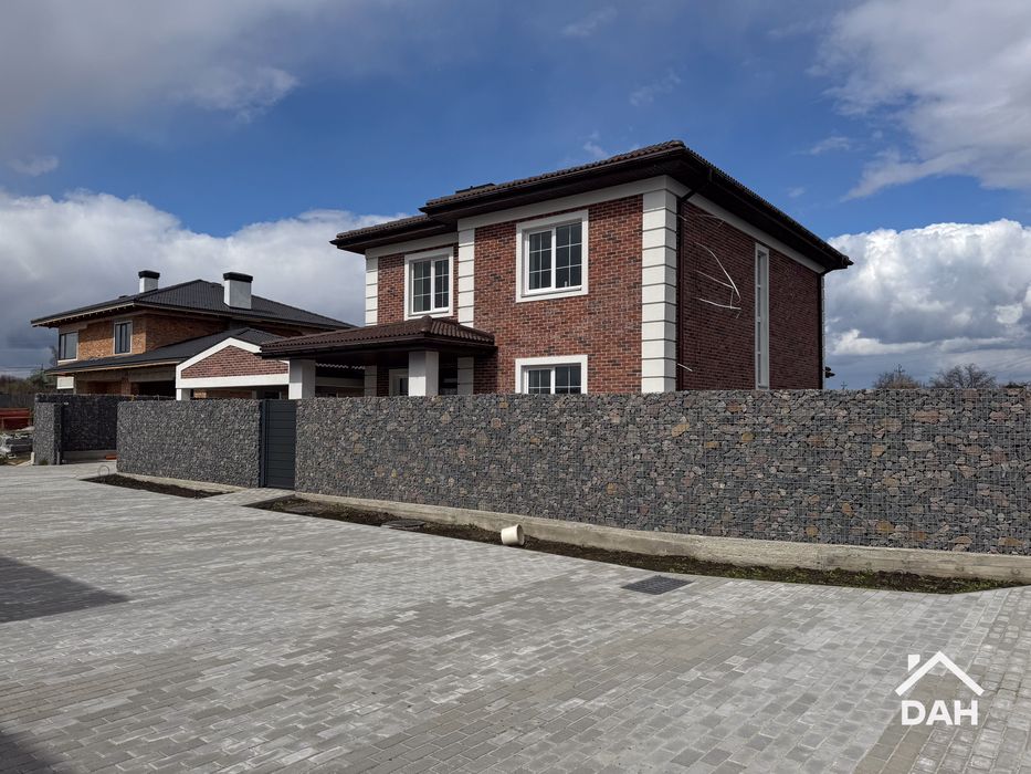 Будинок 170 м² з ремонтом та навісом під 2 авто, в с. Крюківщина, газ