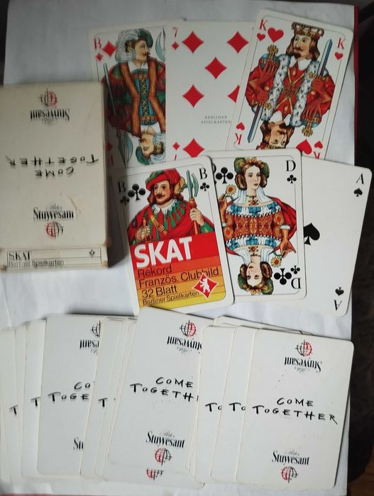 Комплект игральных карт.Реклама бренды.