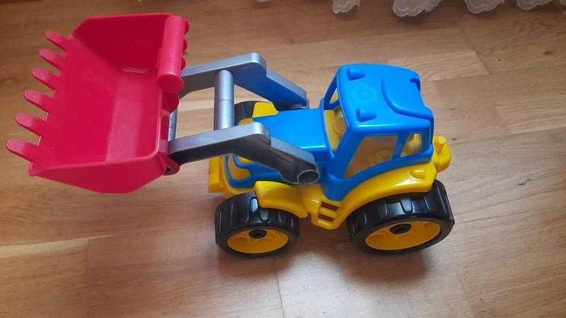 Трактор. Чудова іграшка для хлопчика.
