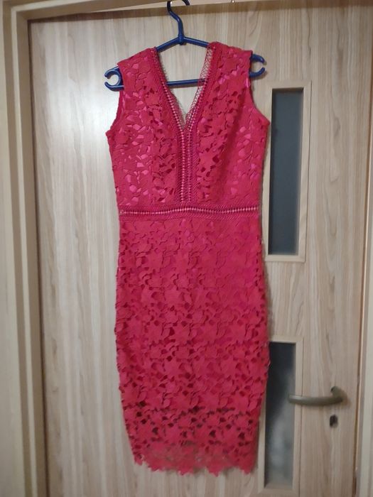 Sukienka ażurowa amarant