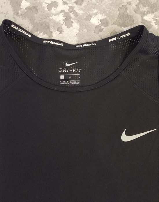 Майка Nike dri fit размер L.