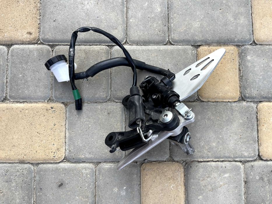 Лапка заднего тормоза, подножка, кронштейн, цилиндр Kawasaki Ninja