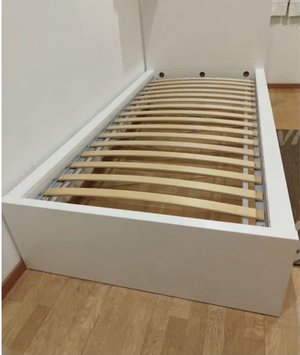 Estrutura de cama  malm solteiro + estrado