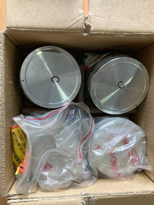 Нові оригінальні поршні KIA Rio 2000-2005. Ціна за комплект 4 штуки