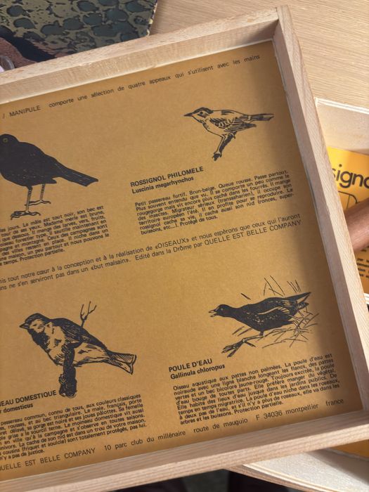 Instrumentos de imitação do som de pássaros.