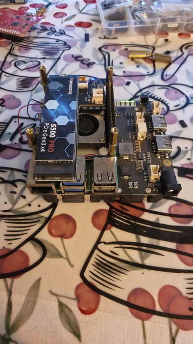 Zestaw Raspberry RPi 5 8GB + Dysk SSD NVMe 512GB + X1202 UPS + X1001 PCIe M.2 + Akumulatory + zasilacz