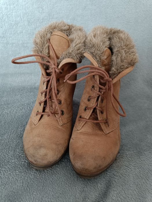 Lasocki buty z futerkiem, na obcasie, botki