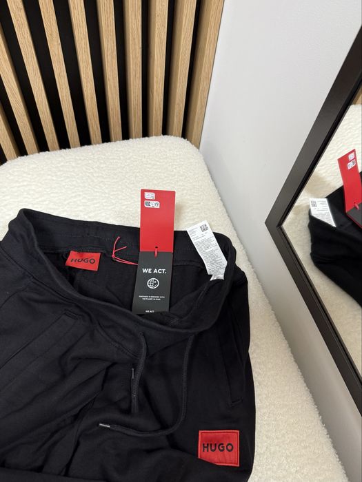 Spodnie dresowe meskie Hugo Boss - rozm M - bawelna