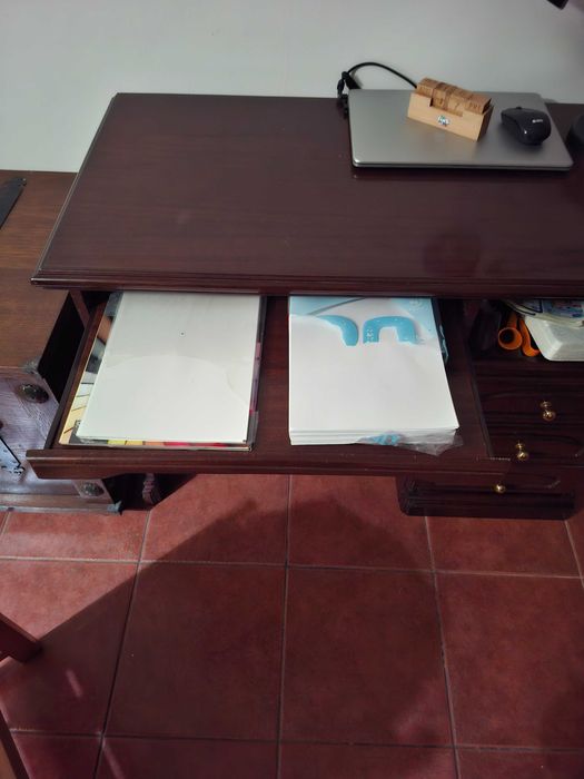 Secretária de madeira