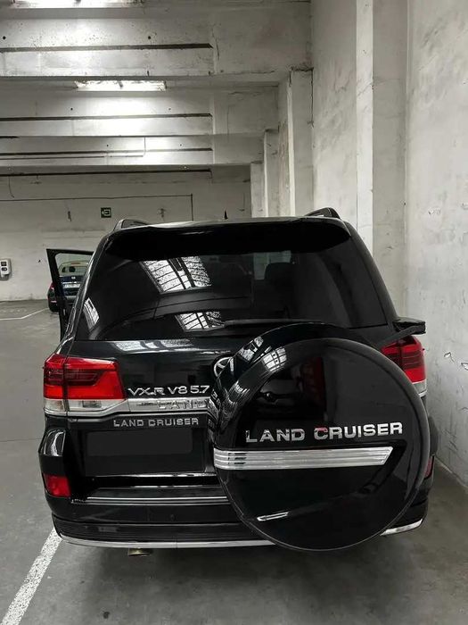 Toyota Land Cruiser 200 V8