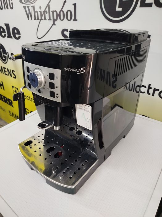 Кавова машина фірми DeLonghi