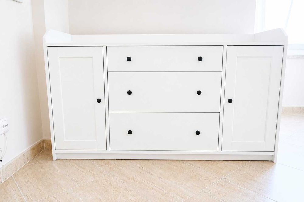 Aparador HAUGA IKEA branco 140 x 84 cm - Muito bom estado