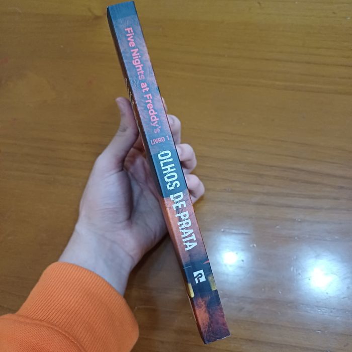 Livro Five Nights at Freddy's Olhos de Prata