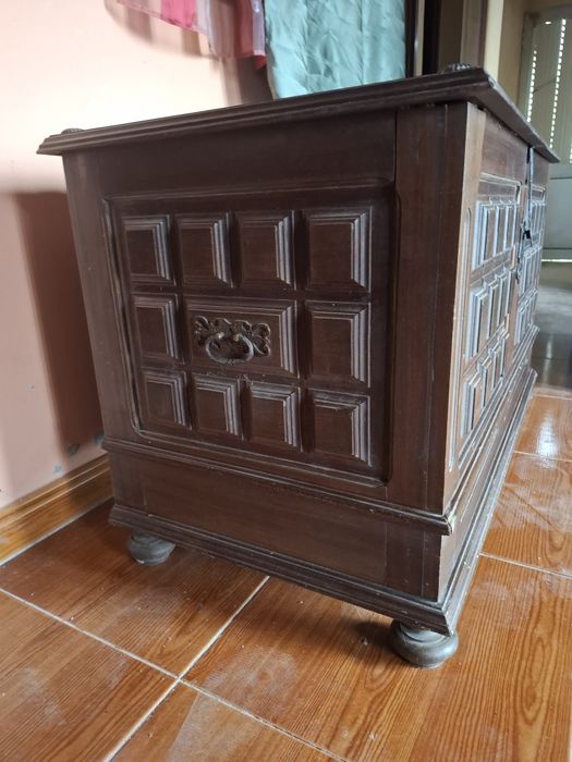 Baú em madeira antigo