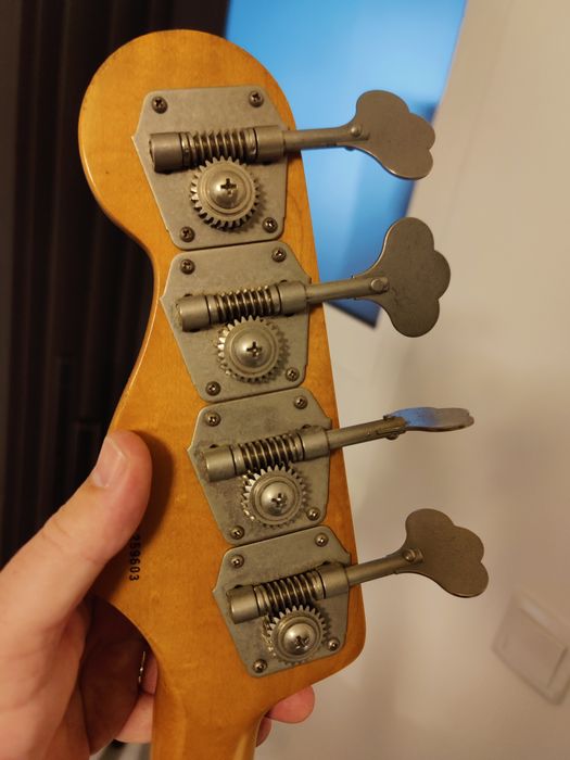 Fender Road Worn '60s Jazz Bass Pau Ferro Fretboard Fiesta Red