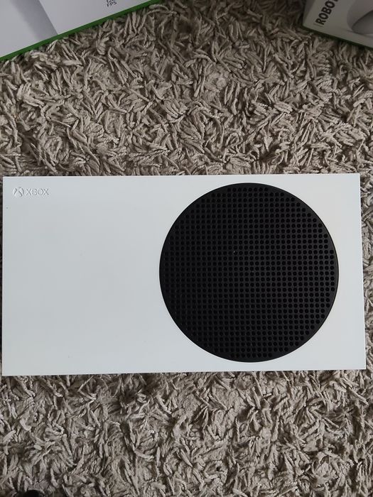 Xbox Series S brand new in box + 2 controllers64170801975427123