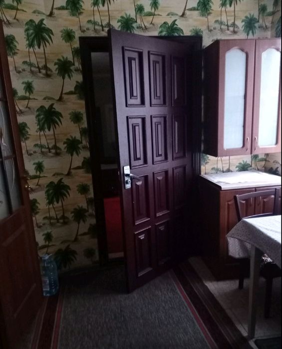 Здається житло, дві роздільні кімнати.