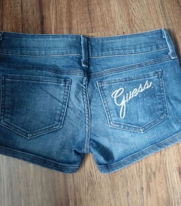 Krótkie spodenki Guess S pas około 85-90cm biodrówki