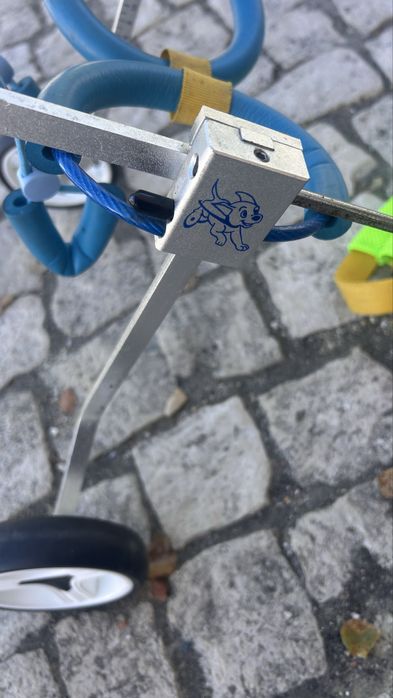 Cadeira de rodas para Cao. Fabricada em Aluminio. Usada impecavel.