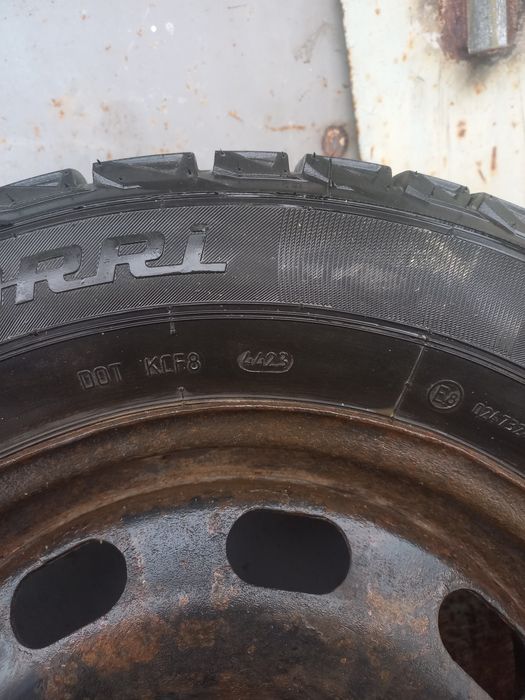 Продам практически новые зимние колеса 195/65  R15.