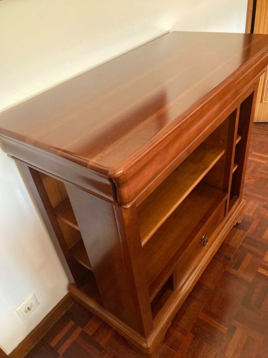 Móvel em cerejeira maciça