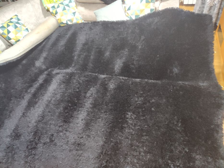 Carpete Grande de pelinhos preta