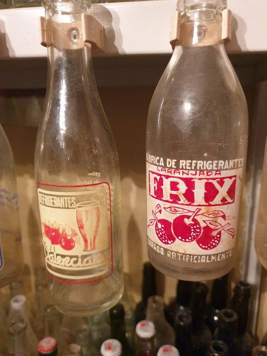 Garrafas antigas pirogravadas