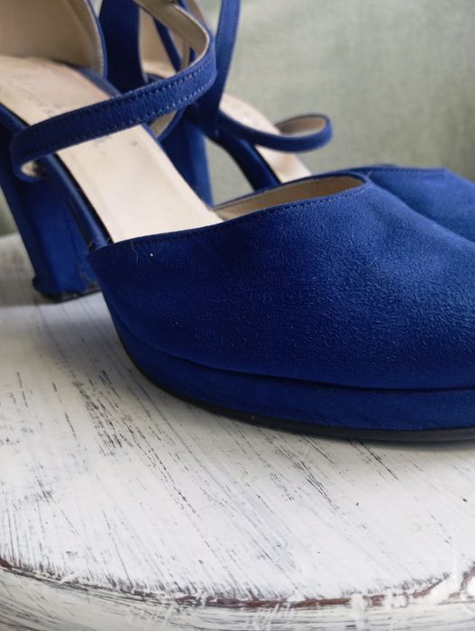 Zamszowe niebieskie buty damskie