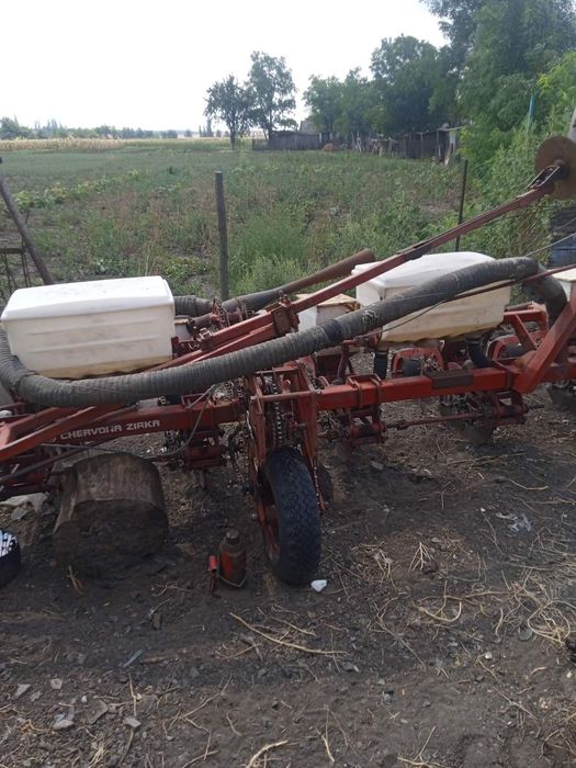 Продам  сеялку супн-8