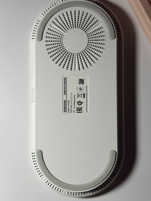 БЕЗДРОТОВИЙ ЗАРЯДНИЙ ПРИСТРІЙ Samsung Wireless Charger EP-P5200 White