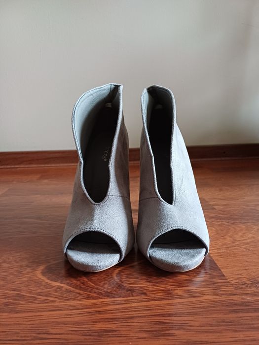 Szare buty szpilki wsuwane. 37