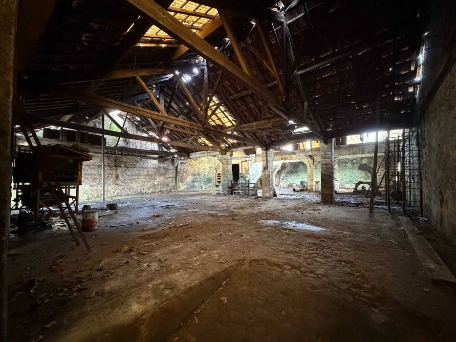 Armazém para indústria, comércio com habitação