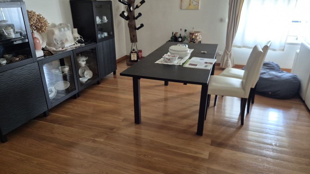 Mesa Extensível IKEA Bjursta 140–180 cm | Elegante e Funcional