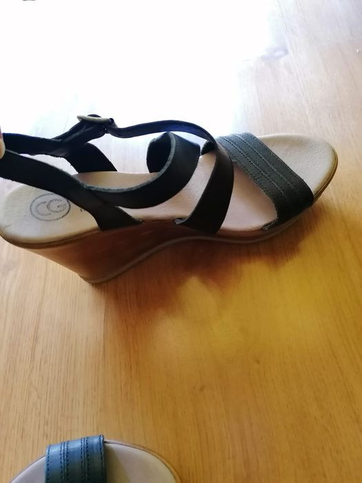 Sandálias em pele 37