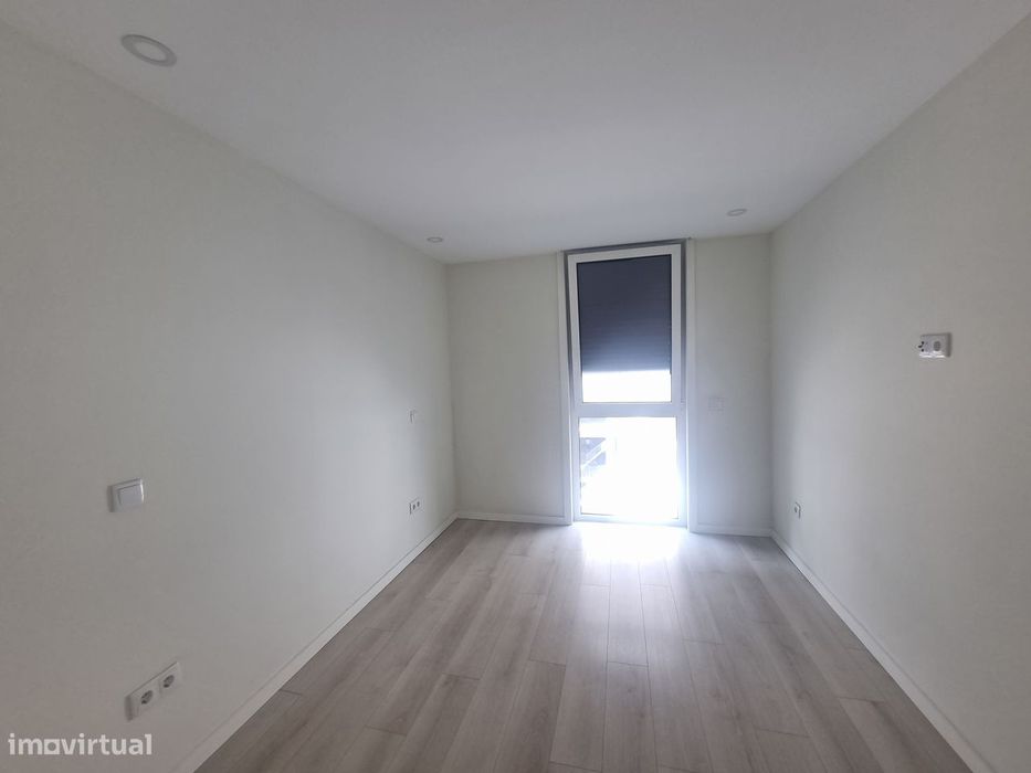 T1 C/Novo- C/Terraço e Lugar de garagem- Próx. Rua Costa Cabral, Porto