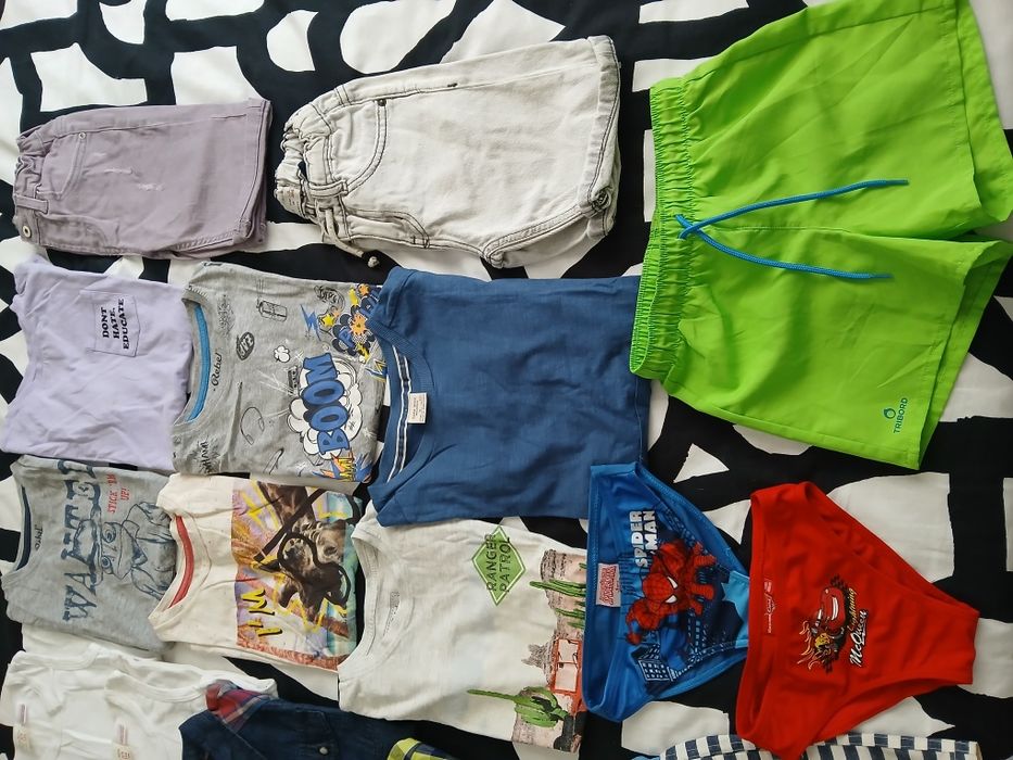 T-shirt e calcoes 5/6 anos