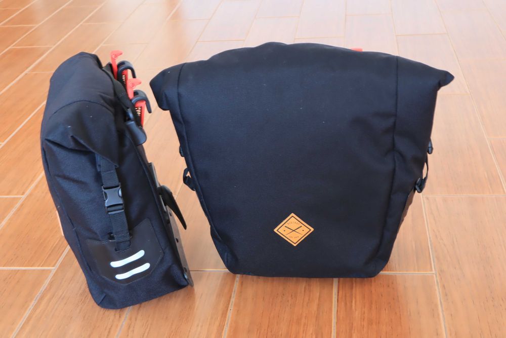 Dois alforges de bicicleta Restrap