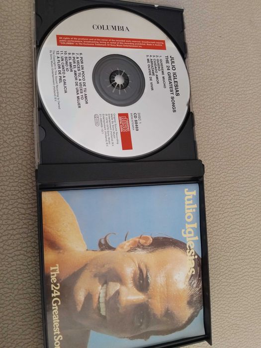 Caixa com 2 cds  do Júlio Inglesias