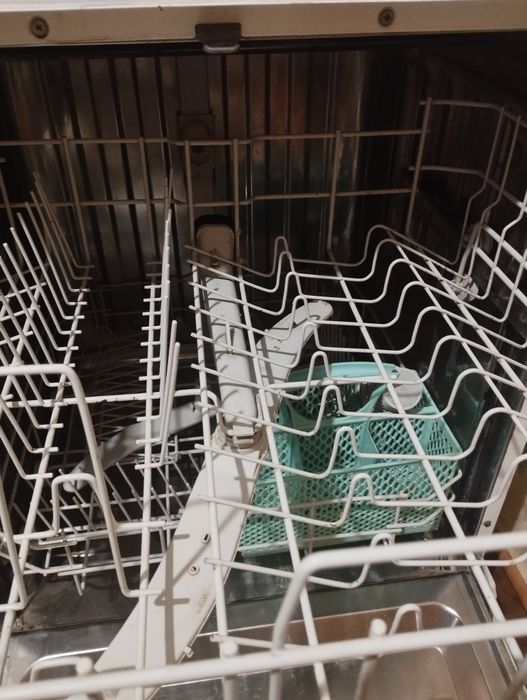 Посудомийку продам потребує ремонту