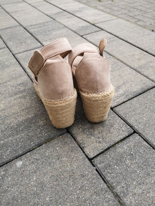 Sandały na koturnie roz. 38