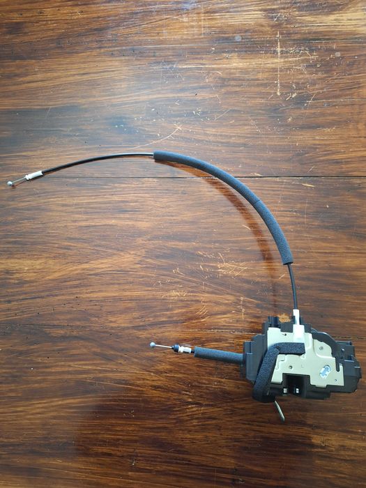 Fechadura / tranca / Fecho porta Nissan Navara D40