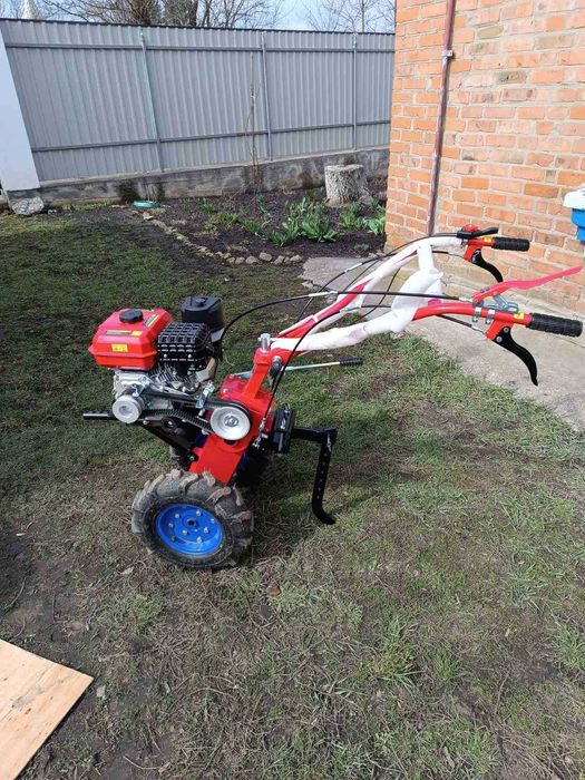 Новий культиватор, легкий і управлінні, навіть для жінки.