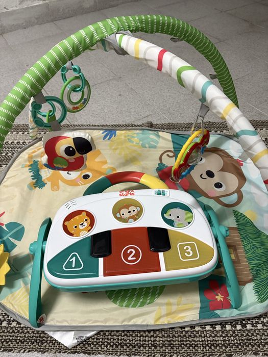 Ginasio bebe com piano
