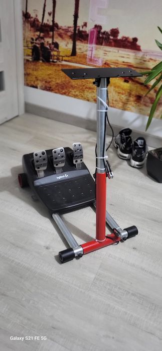 Stojak do kierownicy z pedałami