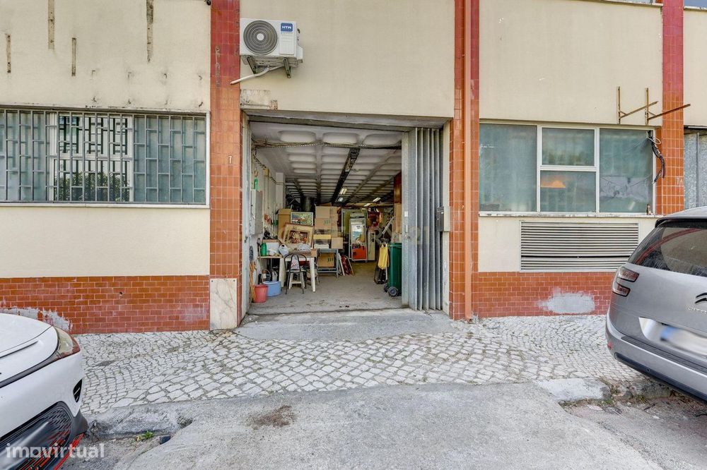 Armazém Em Benfica