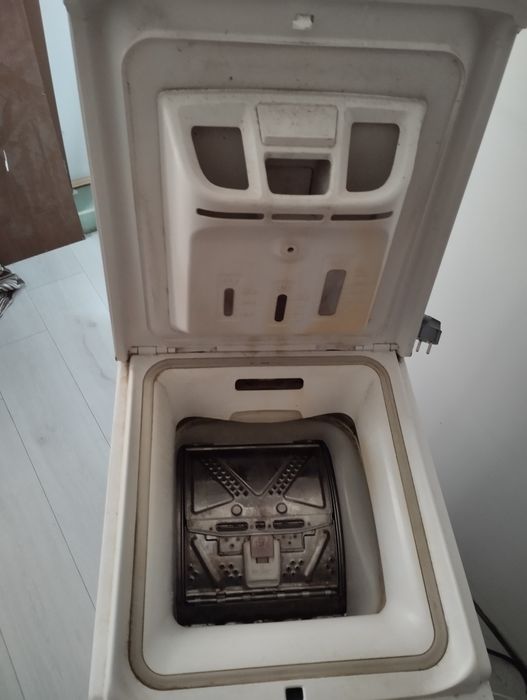 Продаю старенькую стиральную машинку.