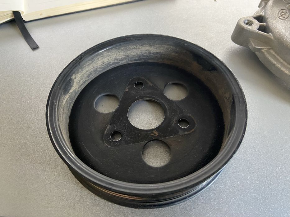 Продам шкив помпы б/у оригинал