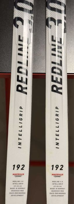 Biegówki topowy model z foką Madshius